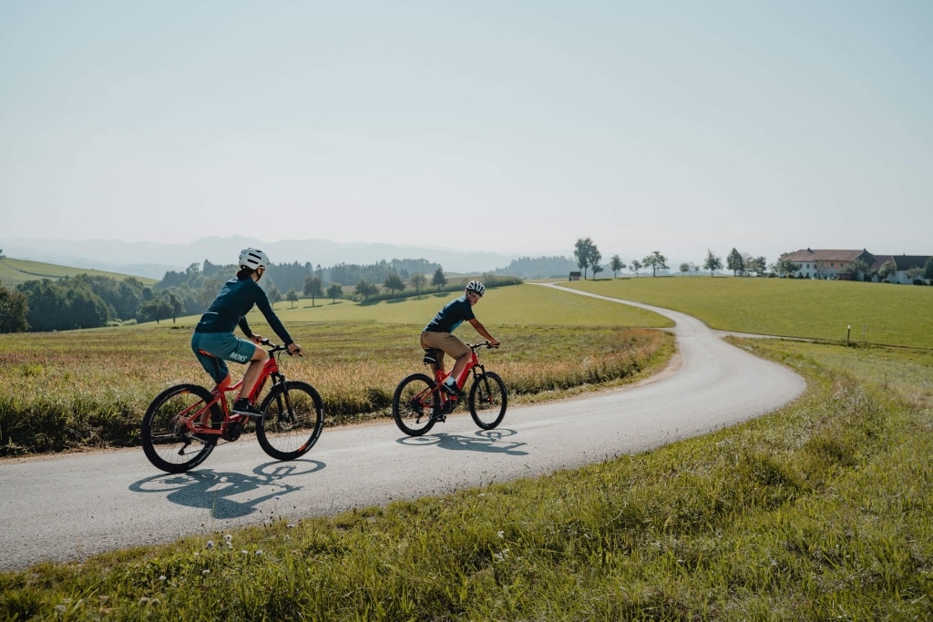 Radtour am Donauradweg Höhenrücken Münzbach © CM Visuals